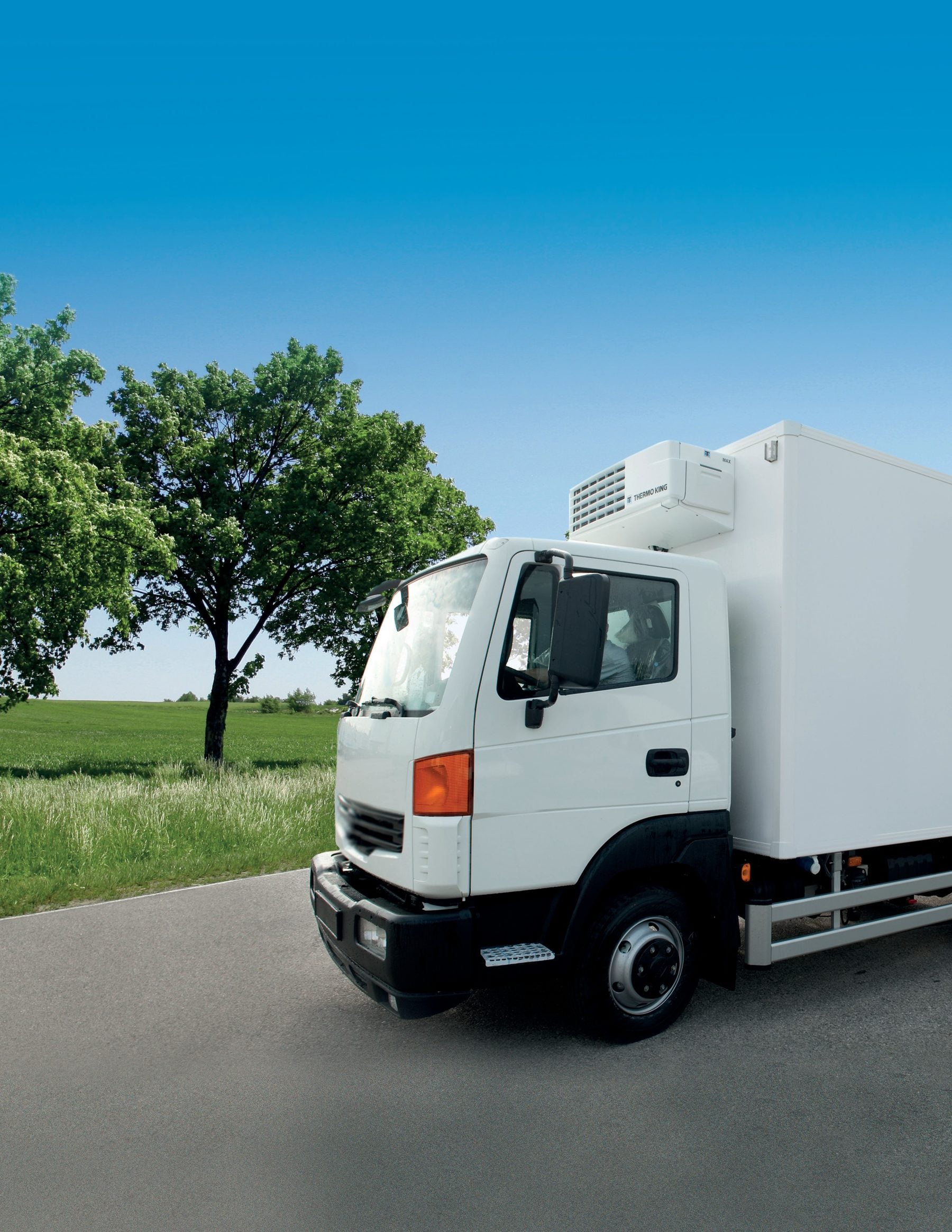 A delivery truck with a Thermo King V-800 unit on the front of its box