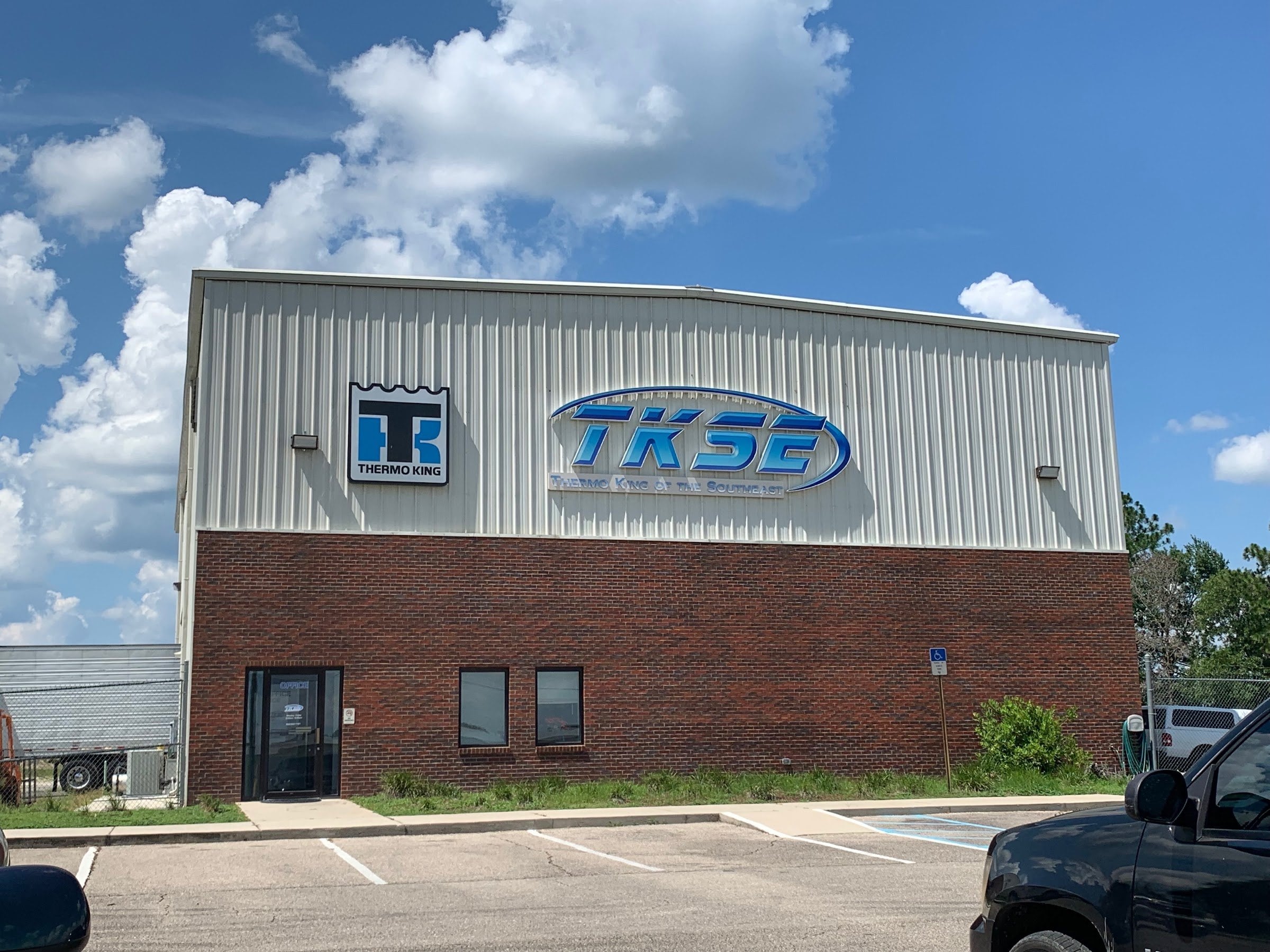 The front of TKSE's Midway shop, with the TKSE and Thermo King signs above the entrance